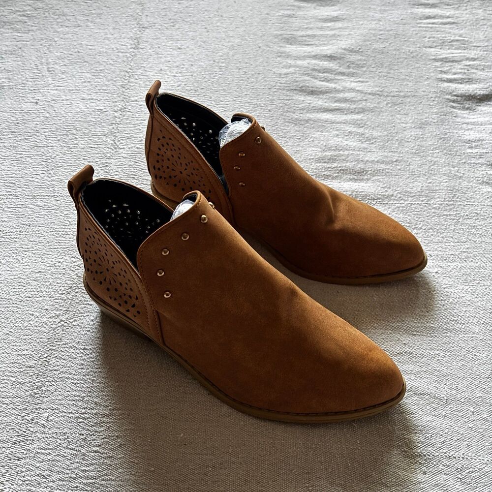 Cognac Tan Studded Laser Cut Ankle Booties Low Block Heel Size 39 / 8